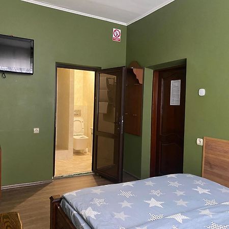 Mini-Hotel Neptun Ривне Екстериор снимка