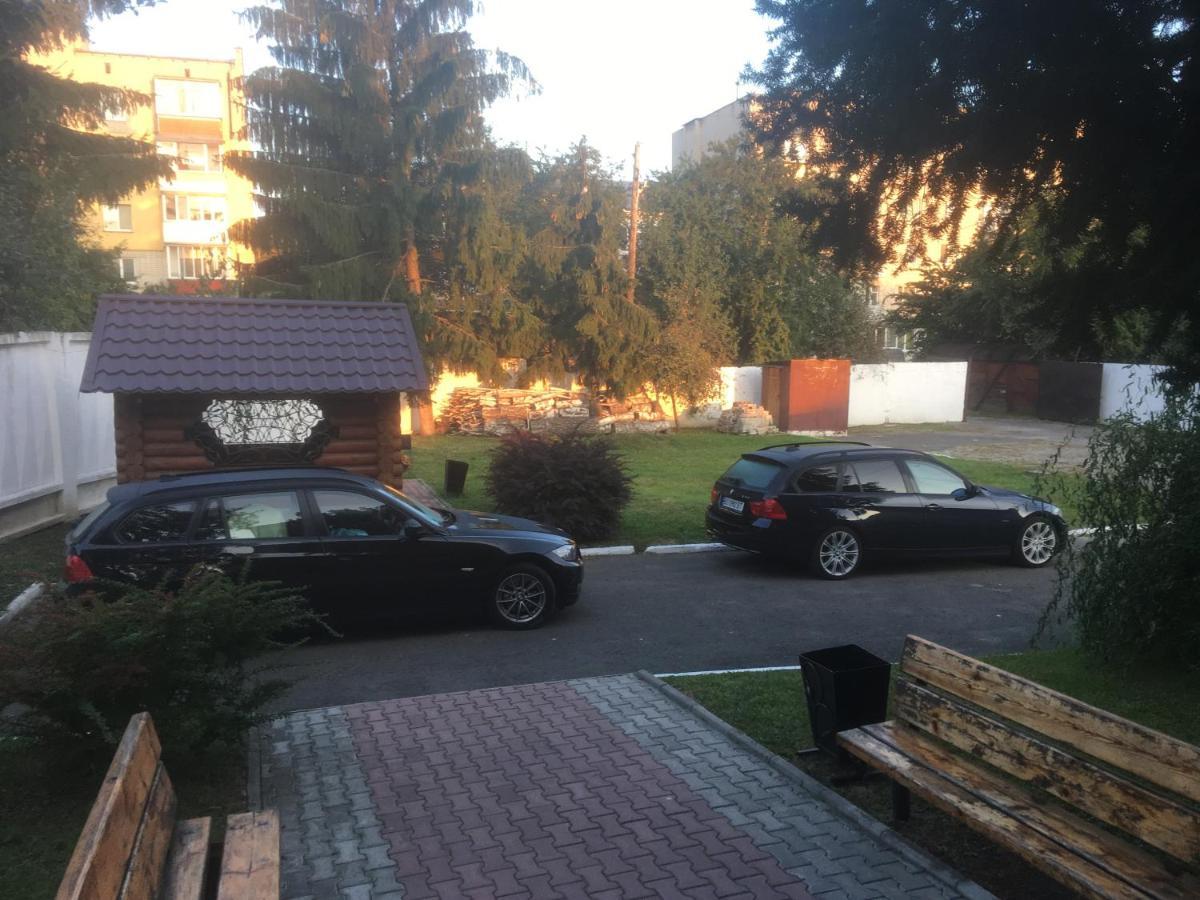 Mini-Hotel Neptun Ривне Екстериор снимка