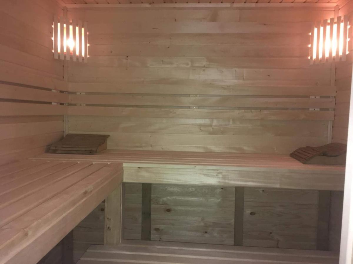 Mini-Hotel Neptun Ривне Екстериор снимка