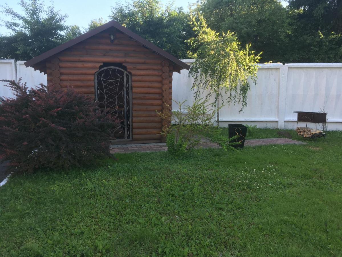 Mini-Hotel Neptun Ривне Екстериор снимка