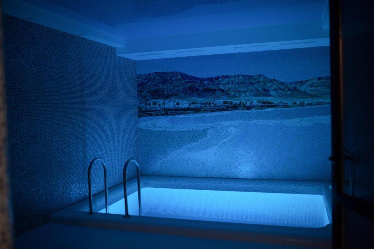Mini-Hotel Neptun Ривне Екстериор снимка
