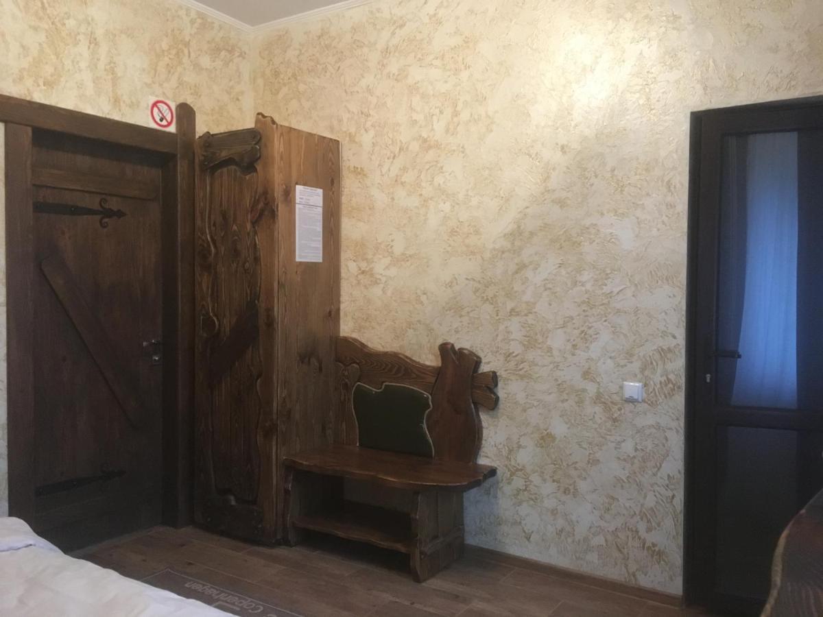 Mini-Hotel Neptun Ривне Екстериор снимка