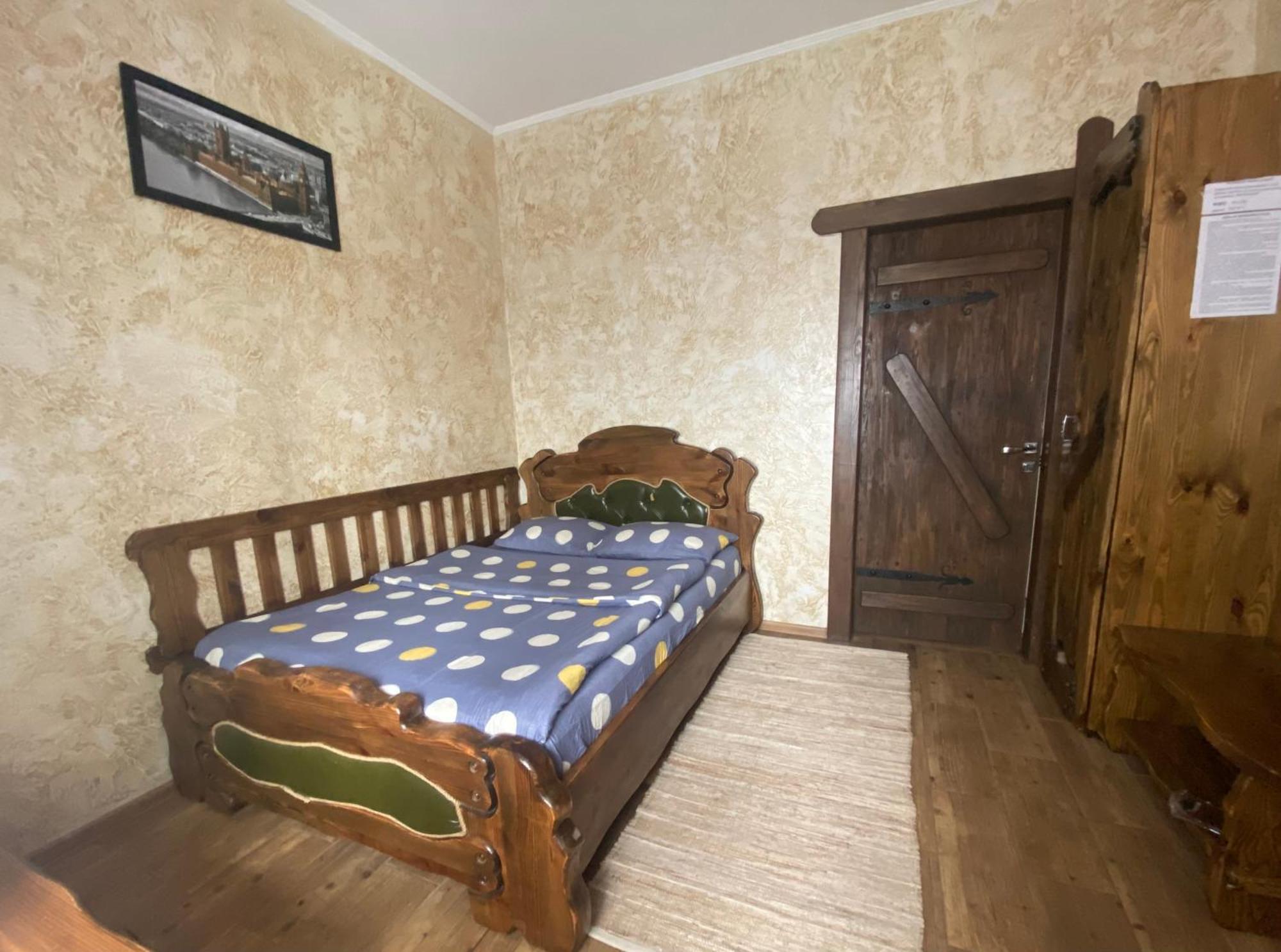 Mini-Hotel Neptun Ривне Екстериор снимка