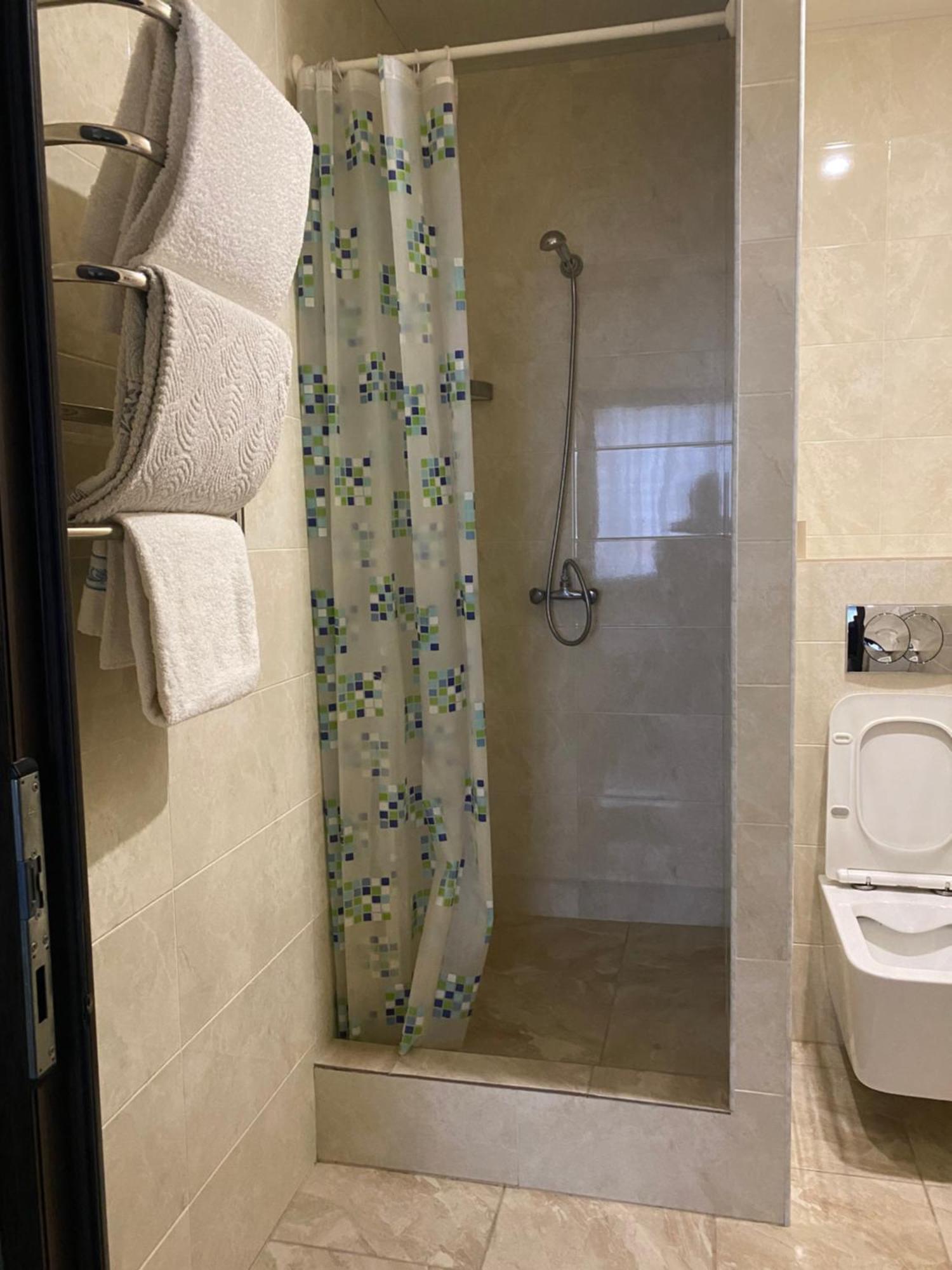Mini-Hotel Neptun Ривне Екстериор снимка