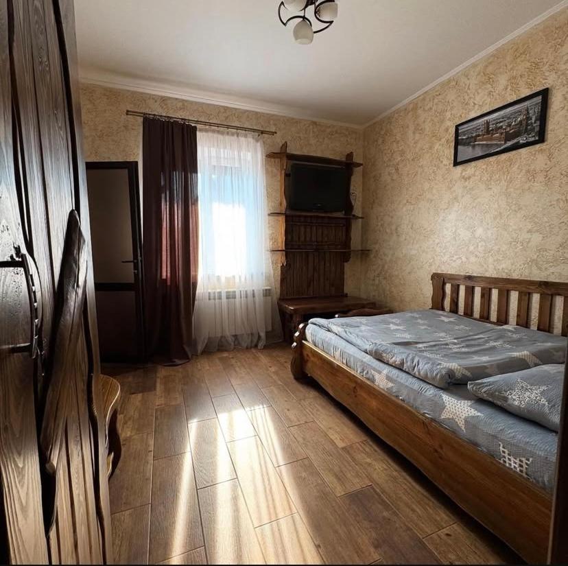 Mini-Hotel Neptun Ривне Екстериор снимка