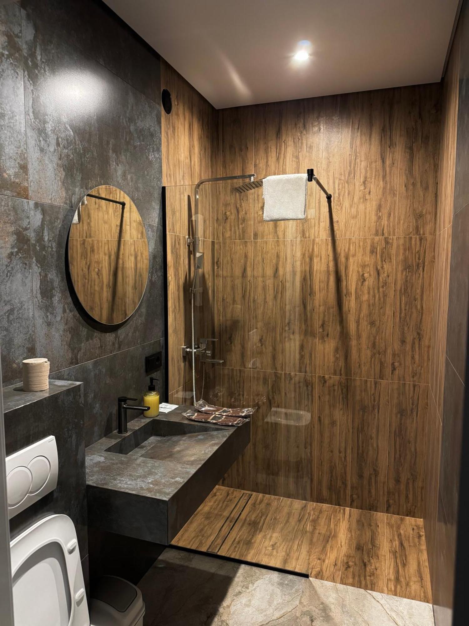 Mini-Hotel Neptun Ривне Екстериор снимка