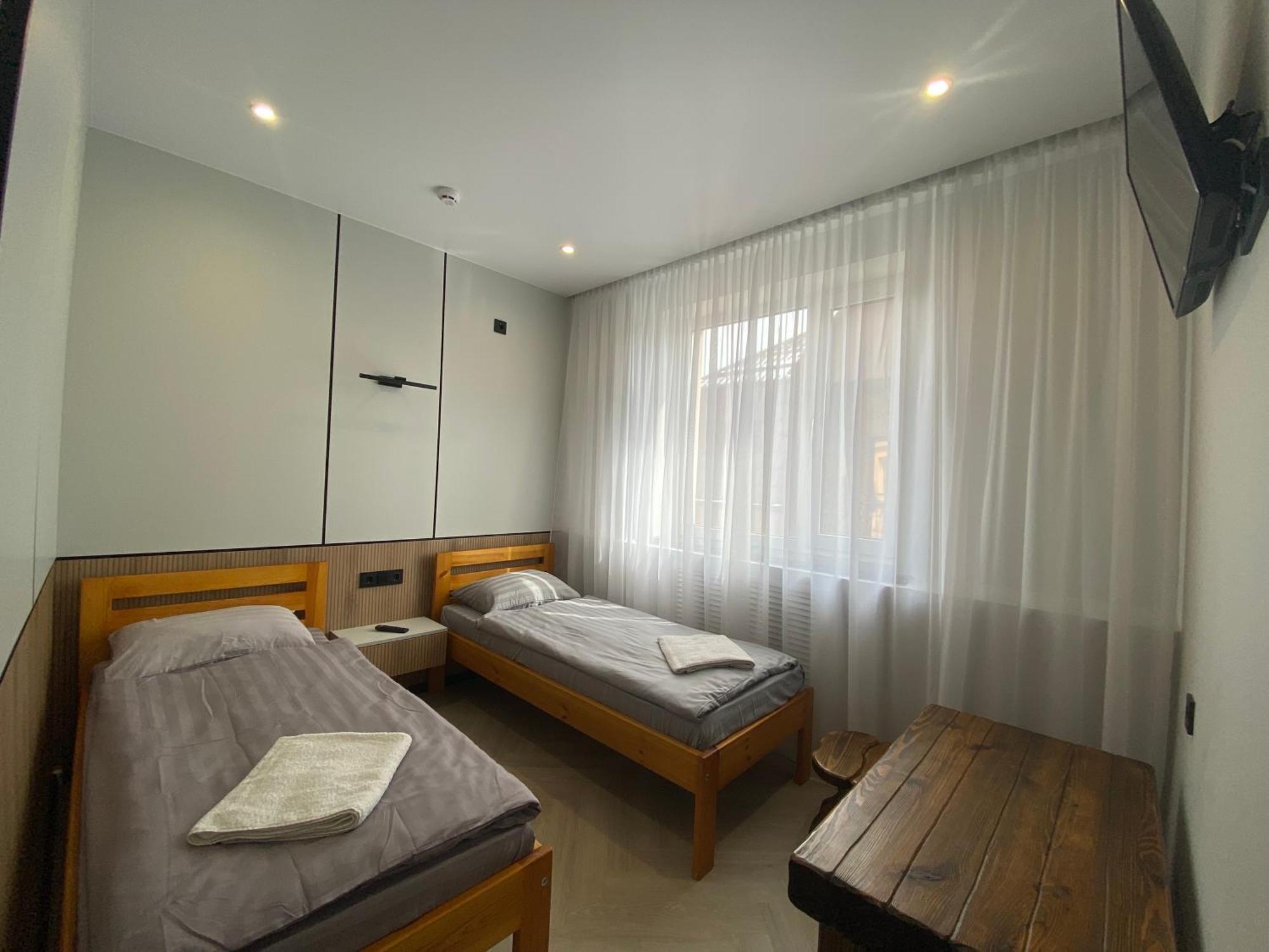Mini-Hotel Neptun Ривне Екстериор снимка