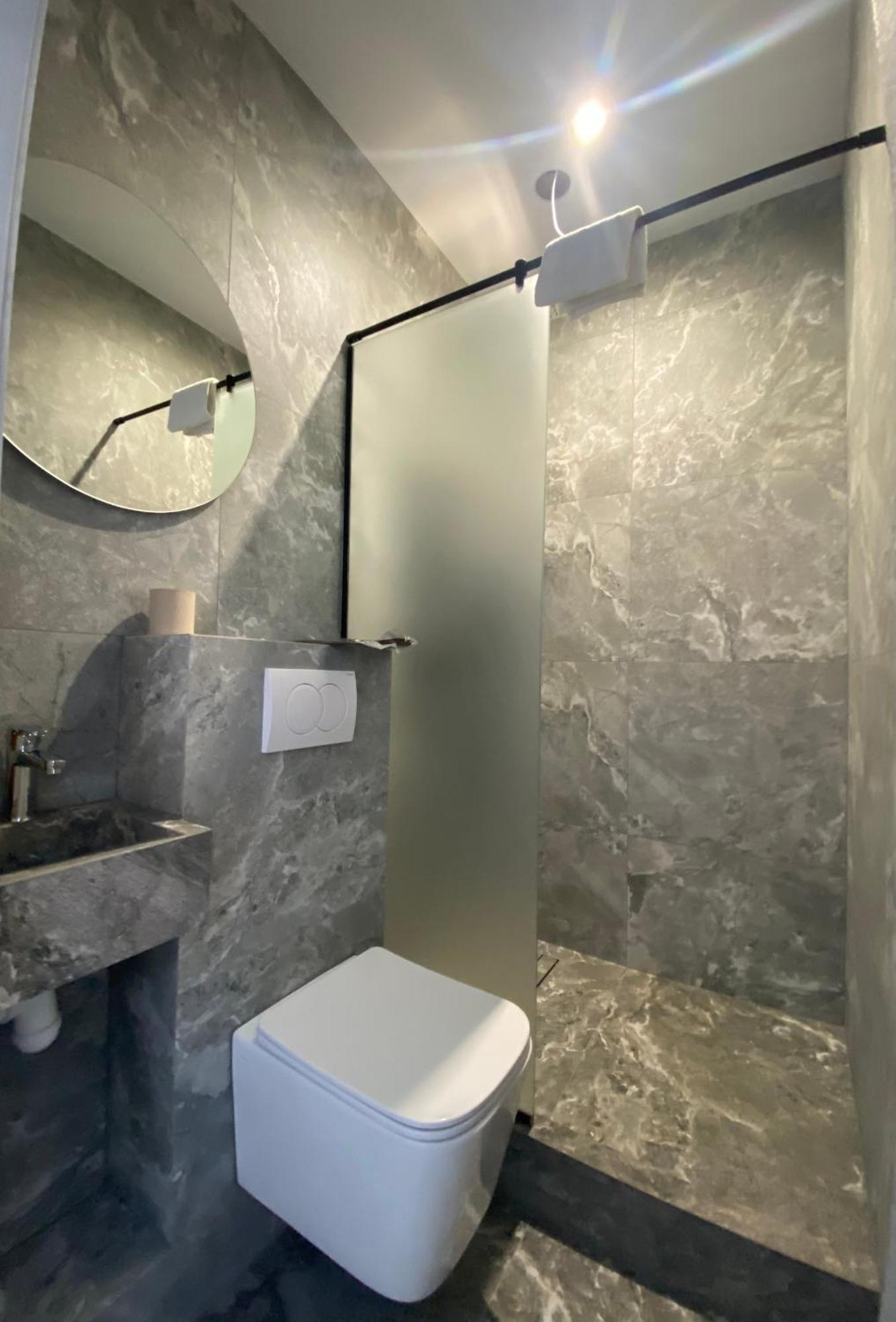 Mini-Hotel Neptun Ривне Екстериор снимка