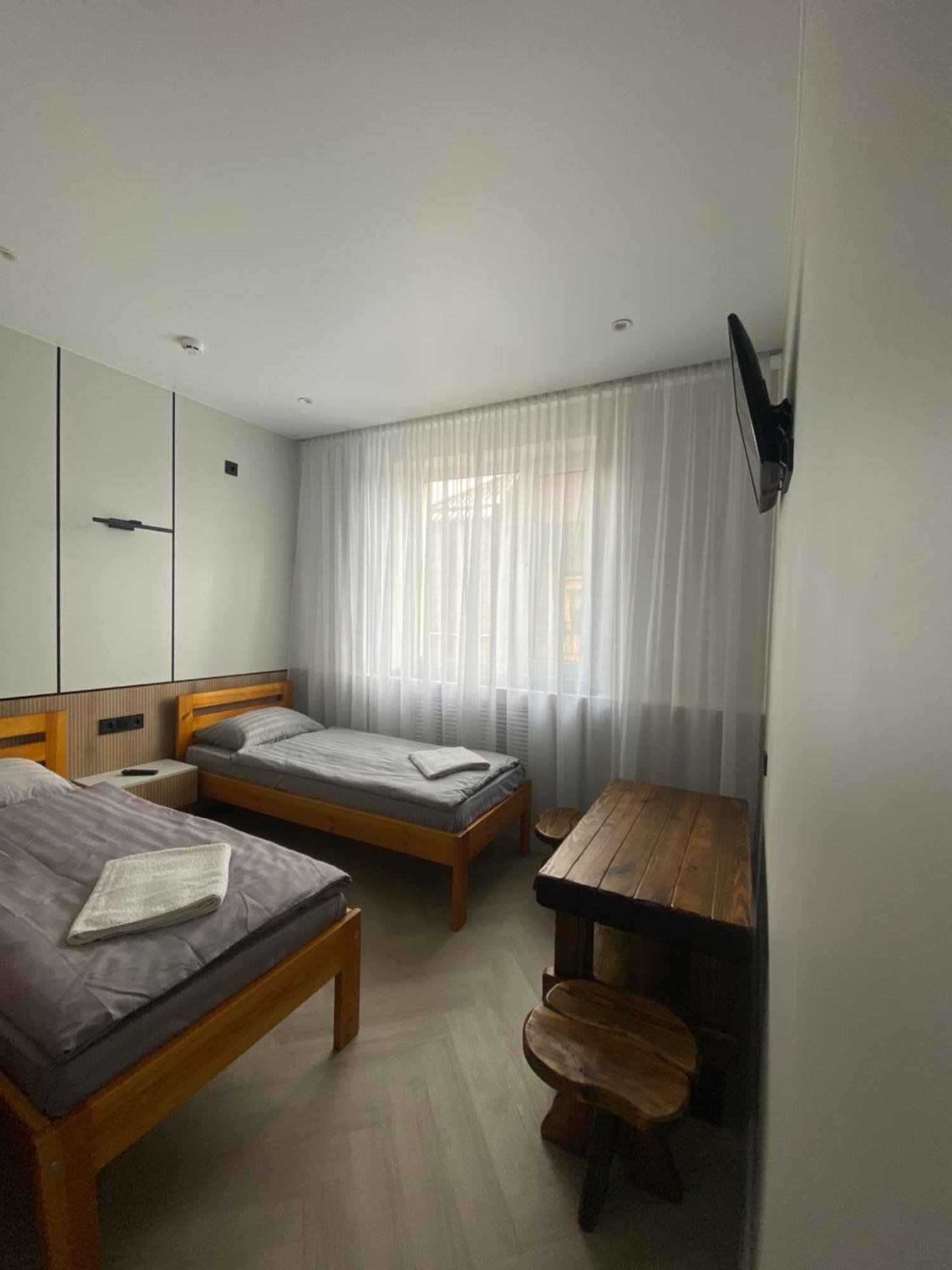 Mini-Hotel Neptun Ривне Екстериор снимка