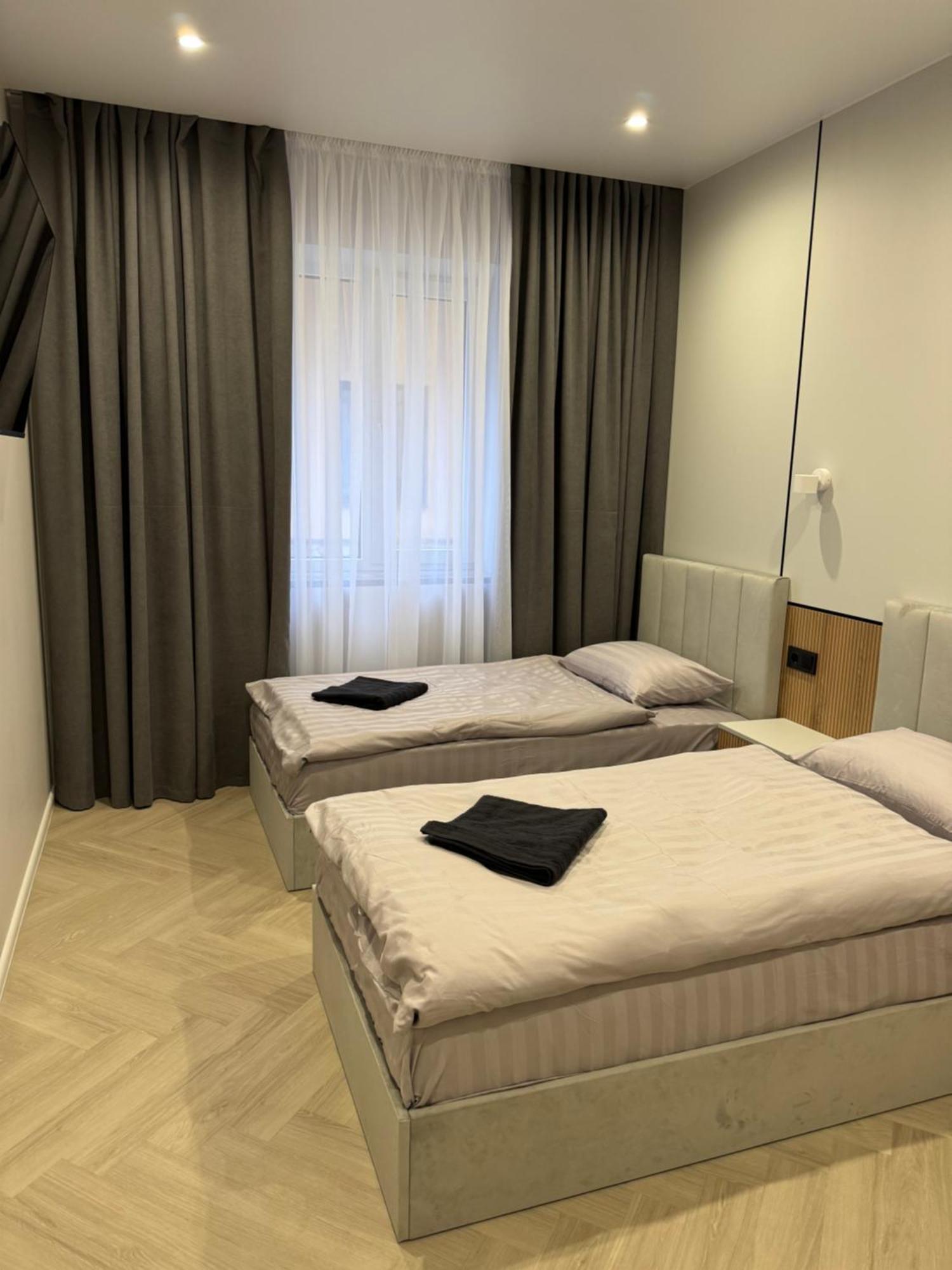 Mini-Hotel Neptun Ривне Екстериор снимка