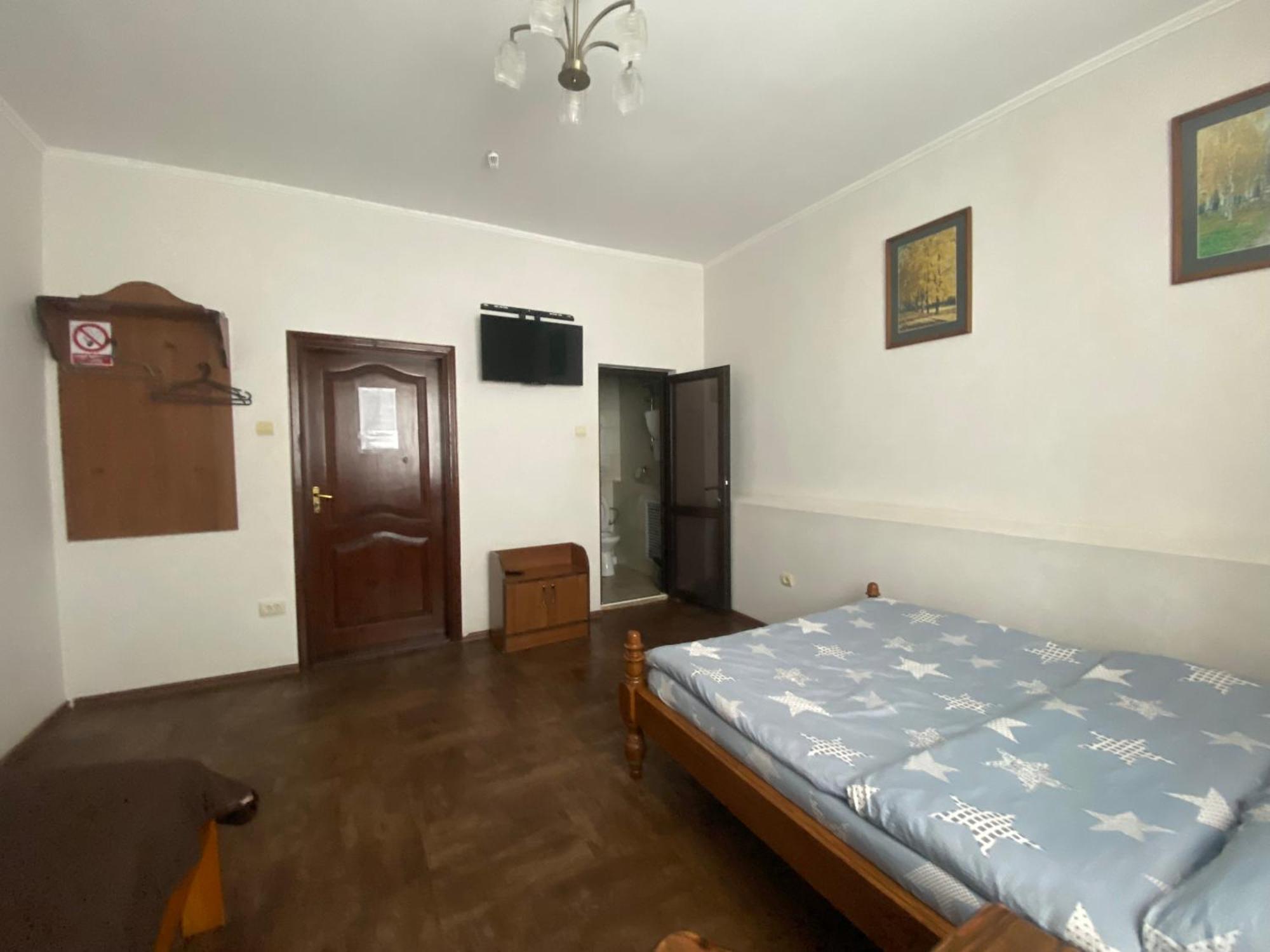 Mini-Hotel Neptun Ривне Екстериор снимка