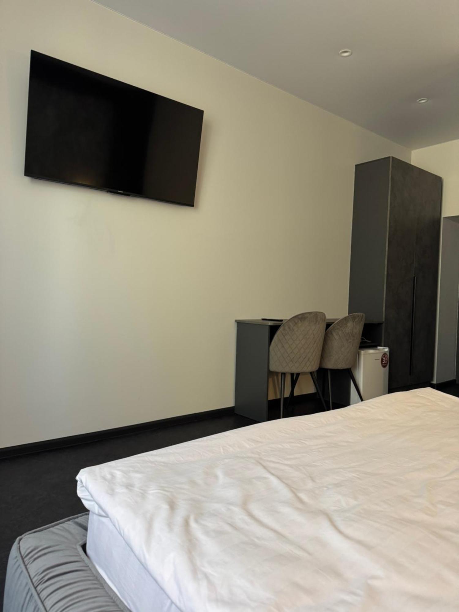 Mini-Hotel Neptun Ривне Екстериор снимка