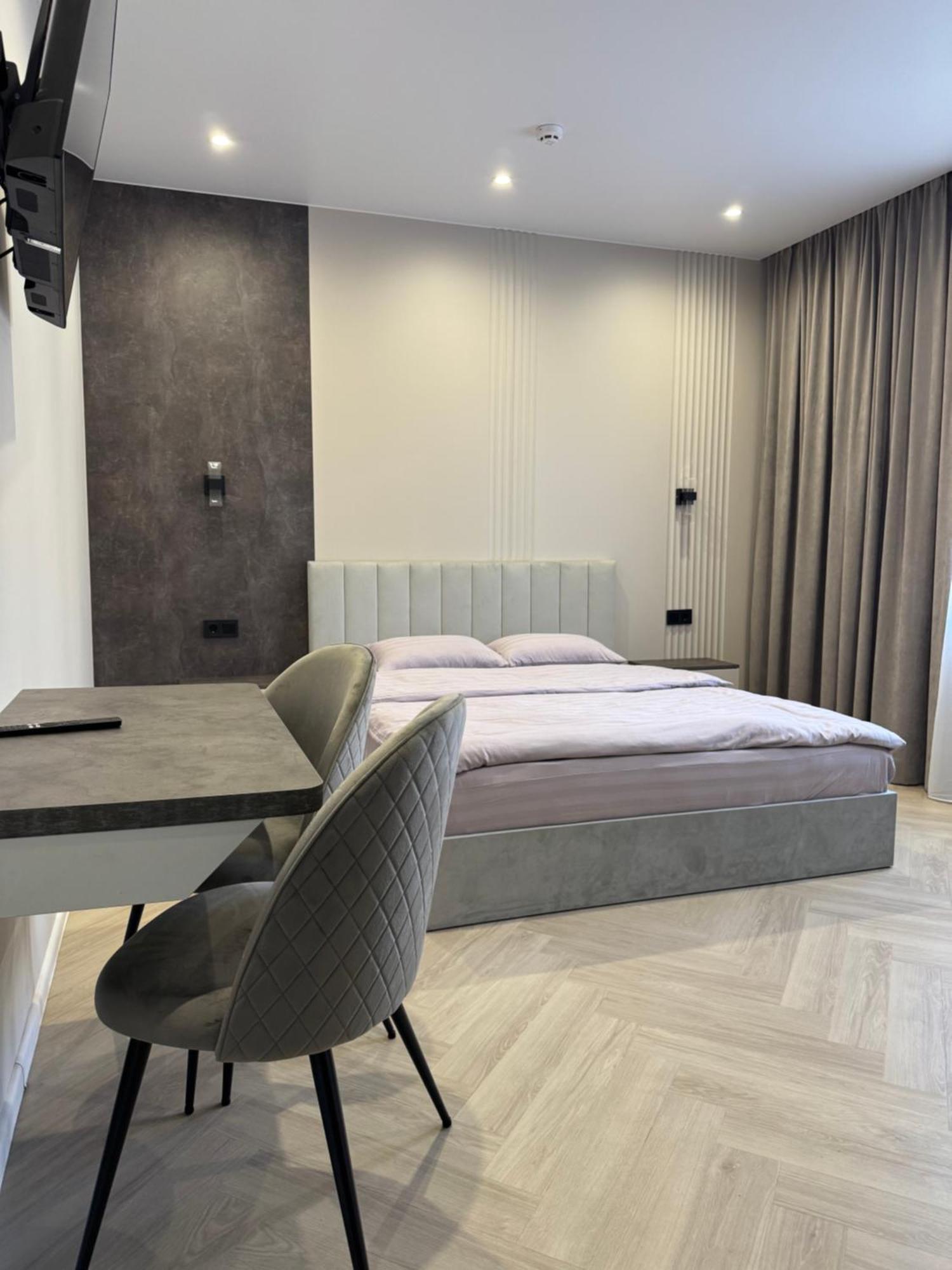 Mini-Hotel Neptun Ривне Екстериор снимка