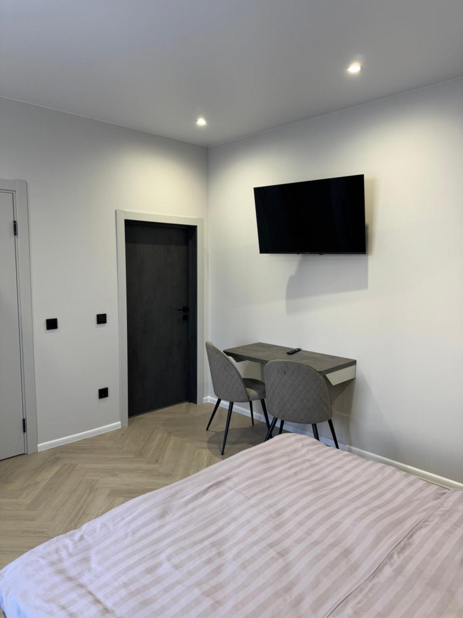 Mini-Hotel Neptun Ривне Екстериор снимка